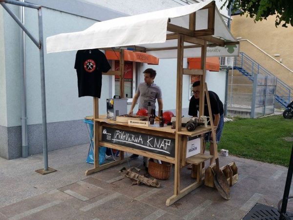 stojnice za prodajo 3 